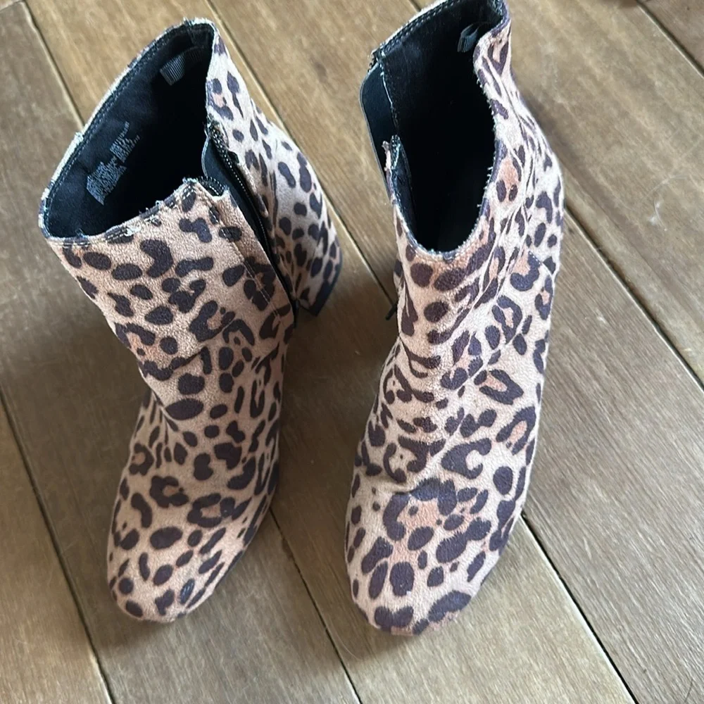 Time & Tru Leopard Boots size 7.5 women’s